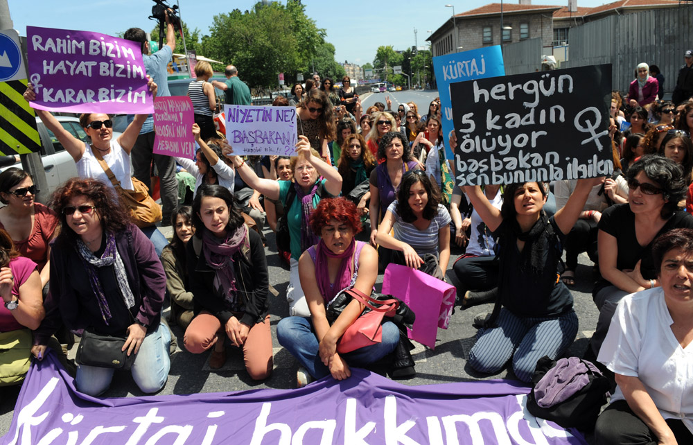 Turkish feminists protest in Istanbul