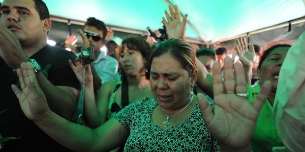 Mourners at the funeral of Antonio Trejo in Honduras (Photo Credit: Orlando Sierra /AFP/GettyImages).