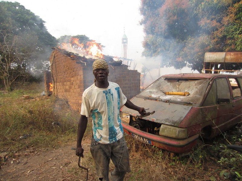The burning and looting of Muslim property and a mosque in PK 26 area, north of the capital of Bangui (Photo Credit: Amnesty International).