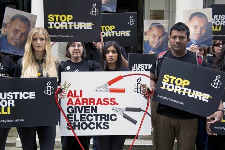 Activists standing outside the Morocco Embassy in solidarity with victims of torture, including Ali Aarrass (Photo Credit: Claudia Rocha/Amnesty International).