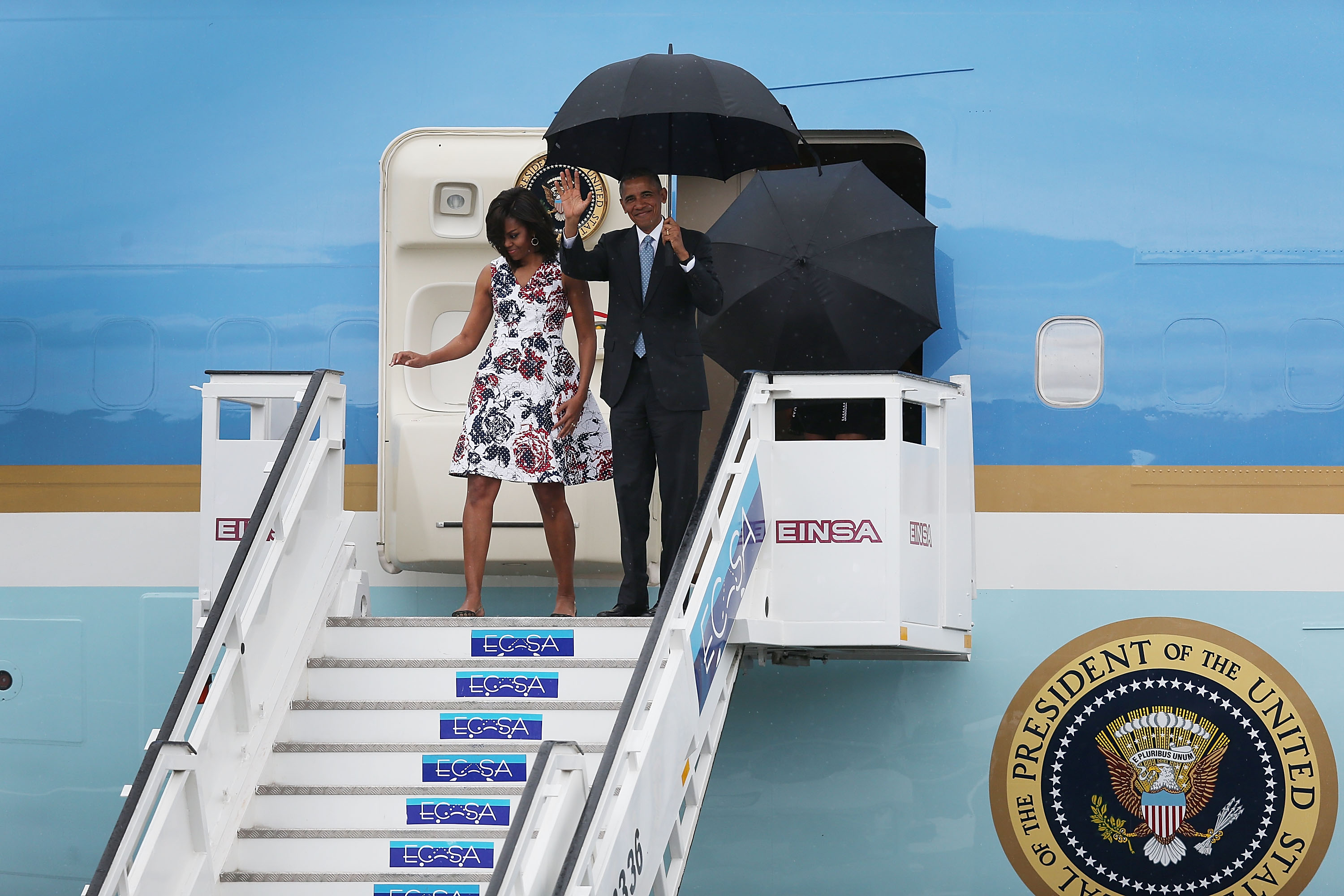 HAVANA, CUBA - MARCH 20:  U.S. President Barack Obama and Michelle Obama arrive at Jose Marti International Airport on Airforce One for a 48-hour visit on March 20, 2016 in Havana, Cuba.   Mr. Obama's visit is the first in nearly 90 years for a sitting president, the last one being Calvin Coolidge.  (Photo by Joe Raedle/Getty Images)
