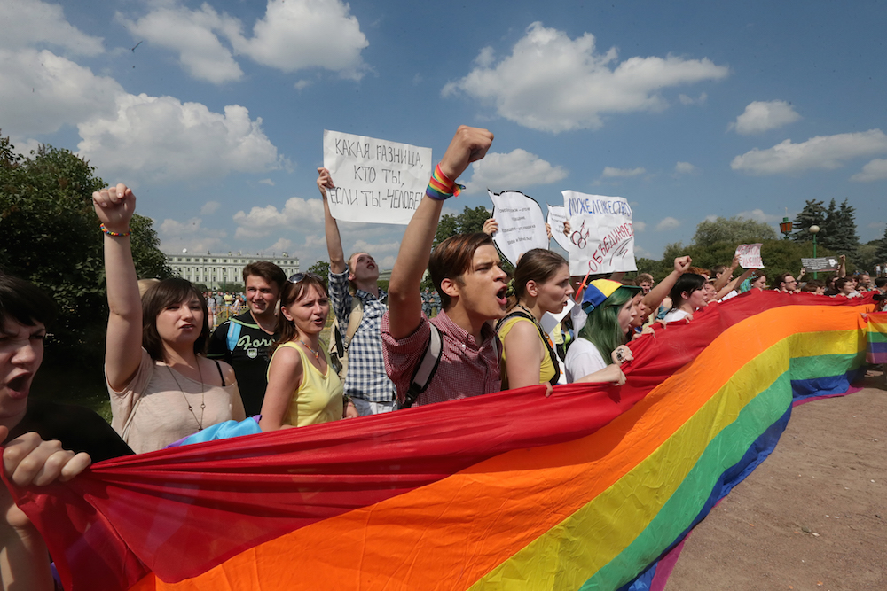 LGBT activists take part in a Gay Pride event in St. Petersburg, Russia, 29 June 2013. (EPA/ANATOLY MALTSEV)